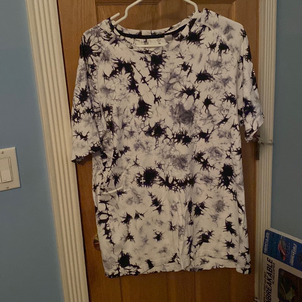 Zella brand White and black tie die shirt